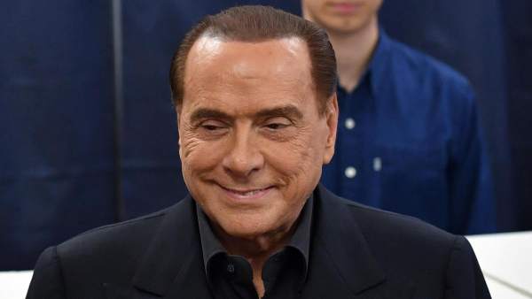 Silvio Berlusconi vota en las elecciones italianas.