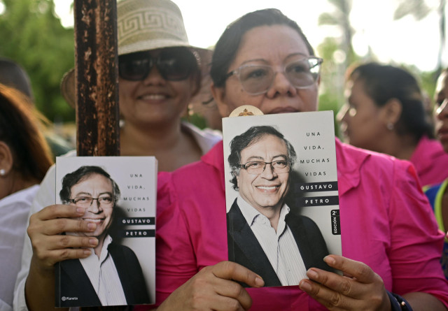 Petro llega a la desertica region de La Guajira, desde donde gobernara esta semana