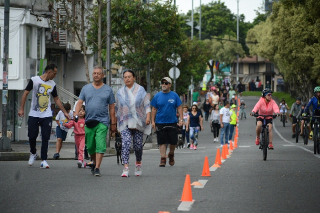 El espacio esta distribuido para que transiten ciclistas y caminantes al mismo tiempo.
