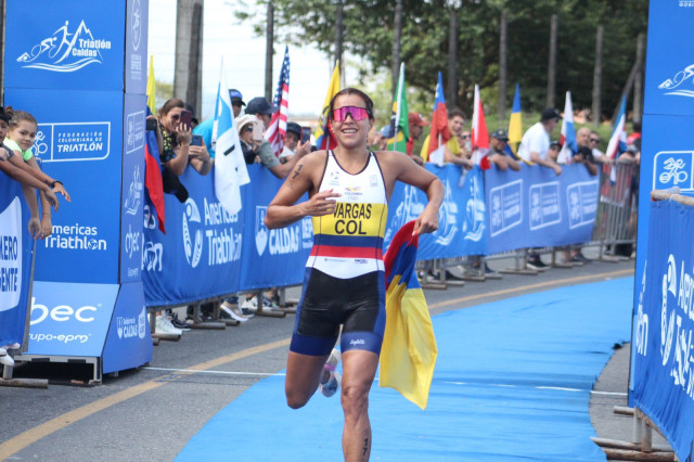 La colombiana Maria Carolina Velasquez, campeona del Continental de Triatlon en Chinchina