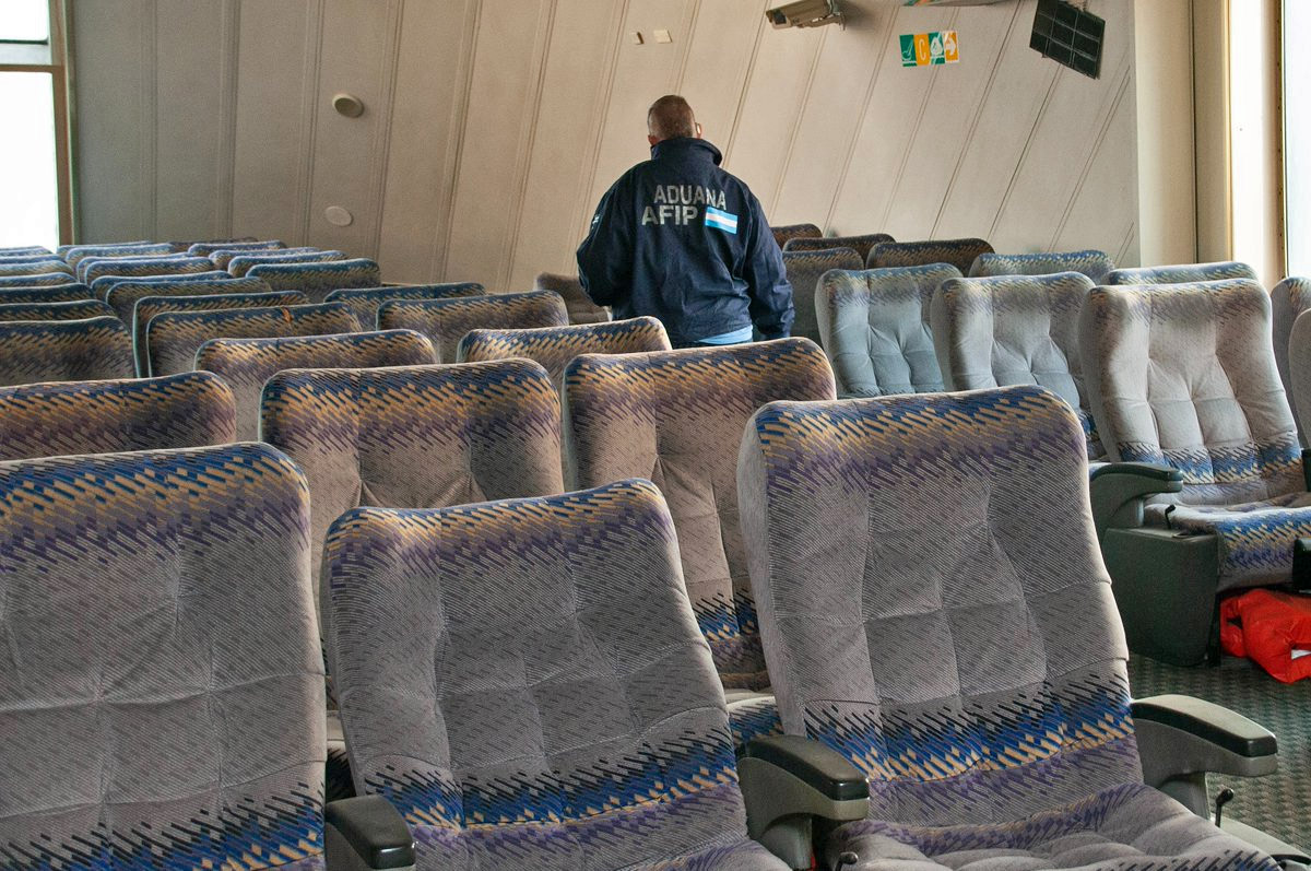 Para Buquebus, un “verdadero crucero para viajes de placer”: Aduana lo dio de baja por “penoso estado”