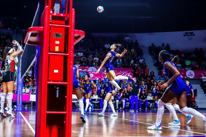 Seleccion Colombia femenina de voleibol , en su partido contra Mexico.
