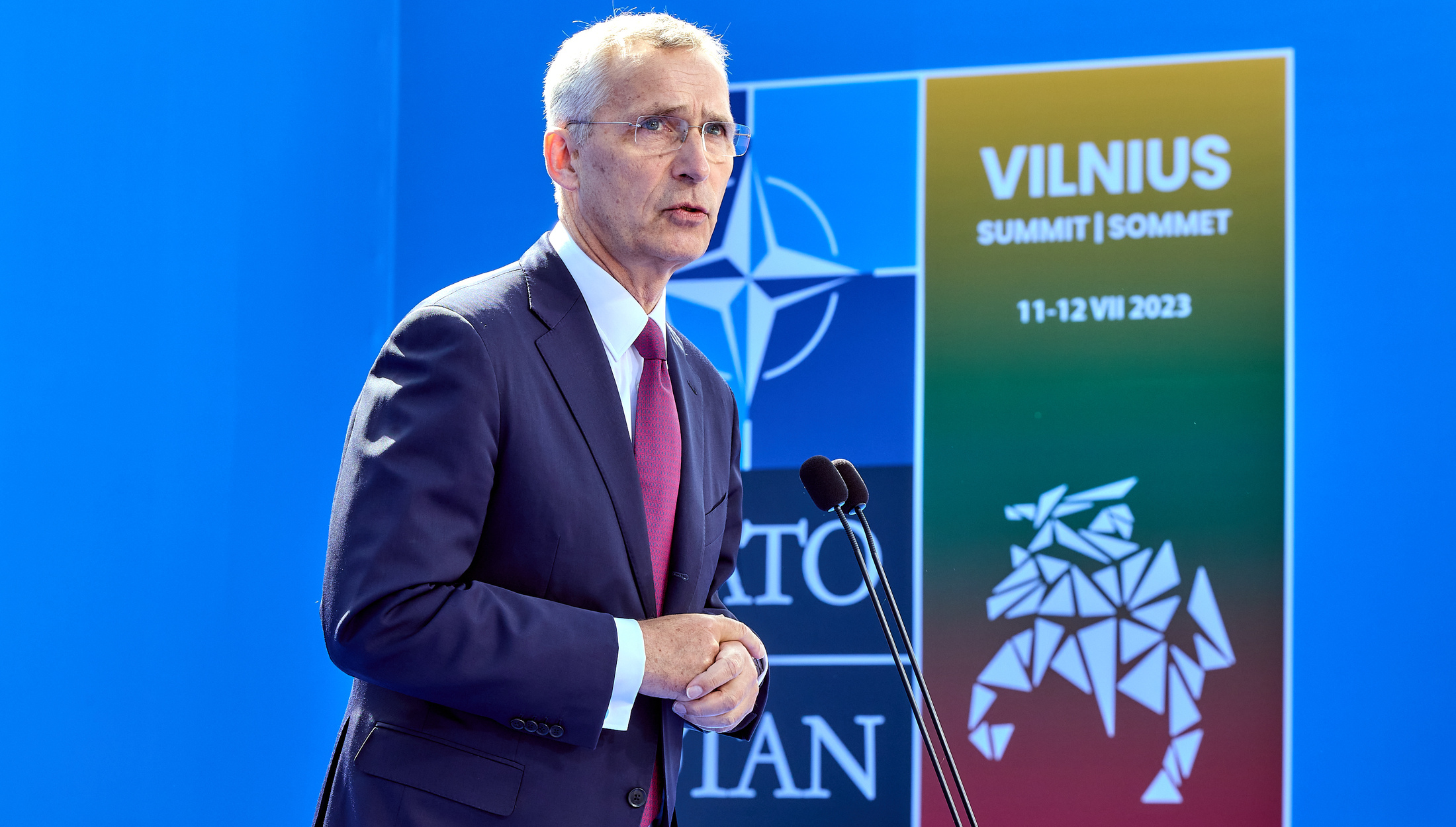 El secretario general de la OTAN, Jens Stoltenberg, comparece ante los medios de comunicacion en la cumbre de la OTAN celebrada en Vilna (Lituania).