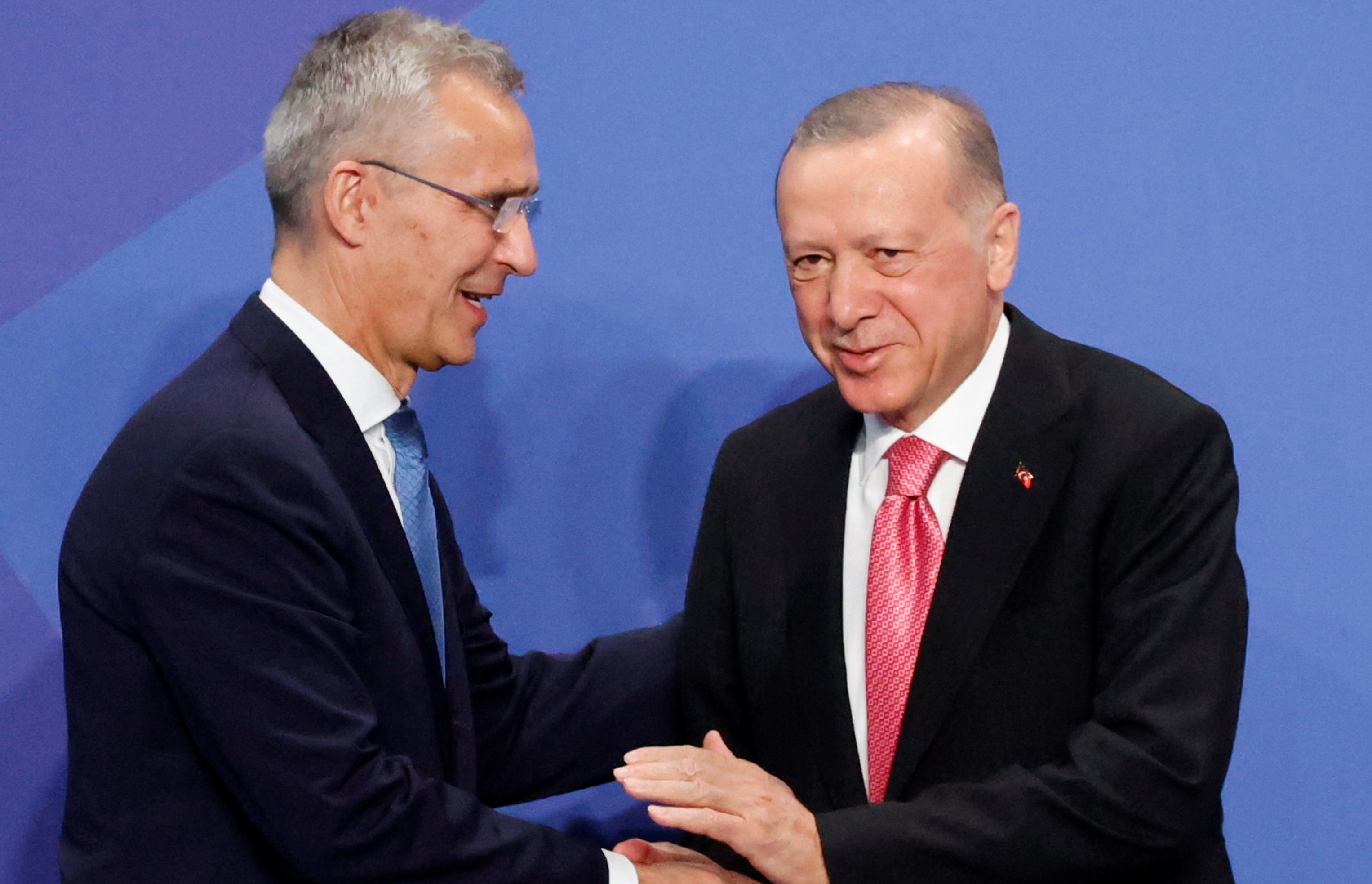 El secretario general de la OTAN, Jens Stoltenberg y el presidente turco, Recep Tayyip Erdogan.