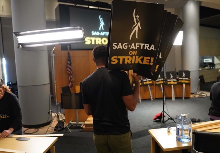 Emmys 2023: se retrasan los Premios de la Academia de Television por las huelgas de escritores y actores > Cultura Geek %