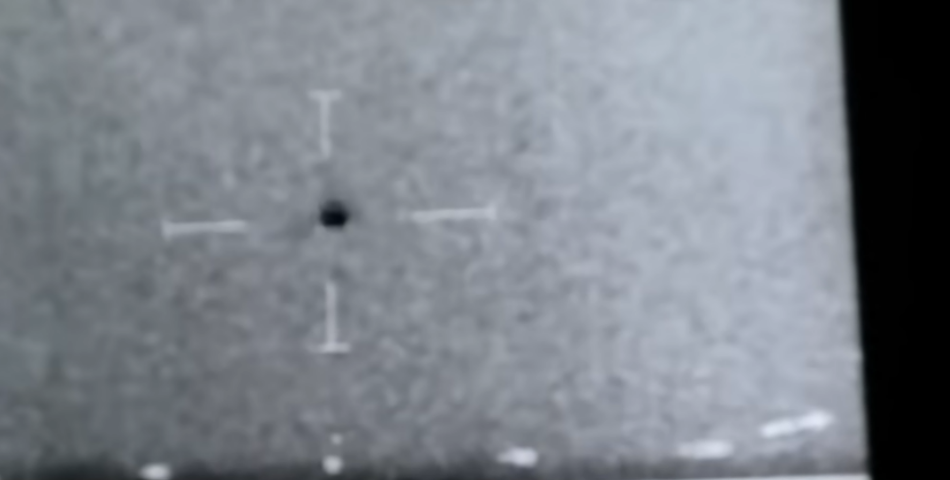 Imagen del ovni captado por la Marina de Estados Unidos.