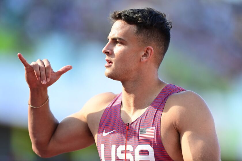 Devon Allen durante competencia de atletismo