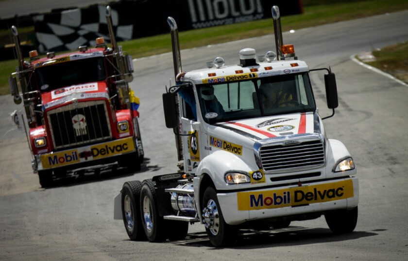 Tractomulas en competencia en el autodromo de Tocancipa.