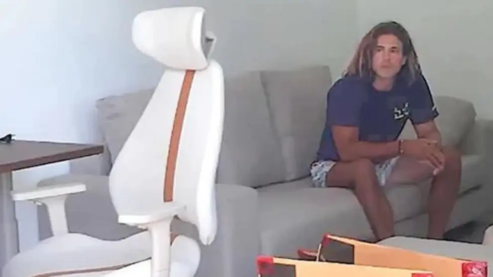 La policia de Tailandia ha difundido este domingo las primeras imagenes del joven español Daniel Sancho, que este fin de semana confeso haber asesinado y despedazado el cuerpo del colombiano Edwin Arrieta durante sus vacaciones en este pais asiatico.