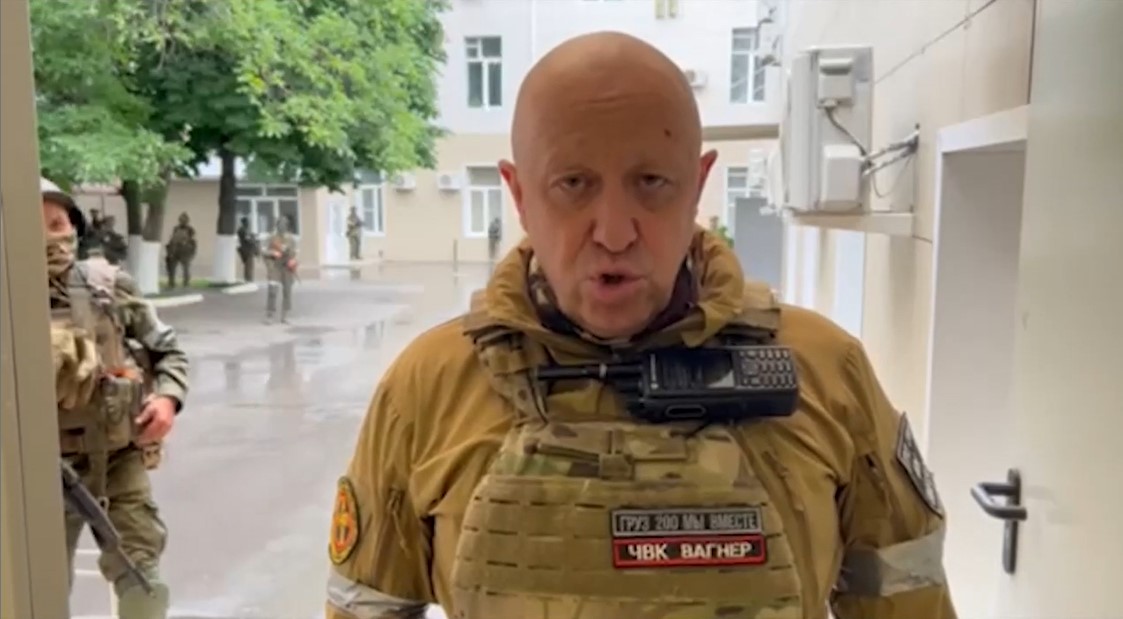 El jefe del grupo de mercenarios rusos Wagner, Yevgueni Prigozhin, en el video donde anuncia haber tomado el Estado Mayor de las fuerzas rusas en Rostov.