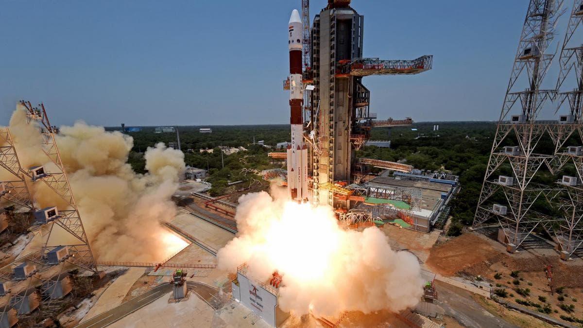 India lanzo con exito su primera mision espacial para estudiar el Sol - este medio