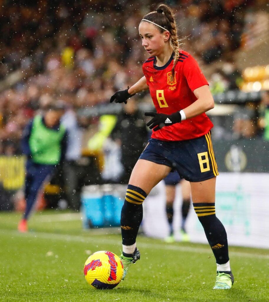 La delantera cantabra, Athenea del Castillo, que juega en el Real Madrid, tambien formara parte del ataque de Roja en el Mundial de Australia y Nueva Zelanda.