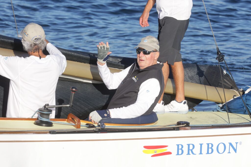 El Rey Juan Carlos a su llegada de la primera jornada de regatas.