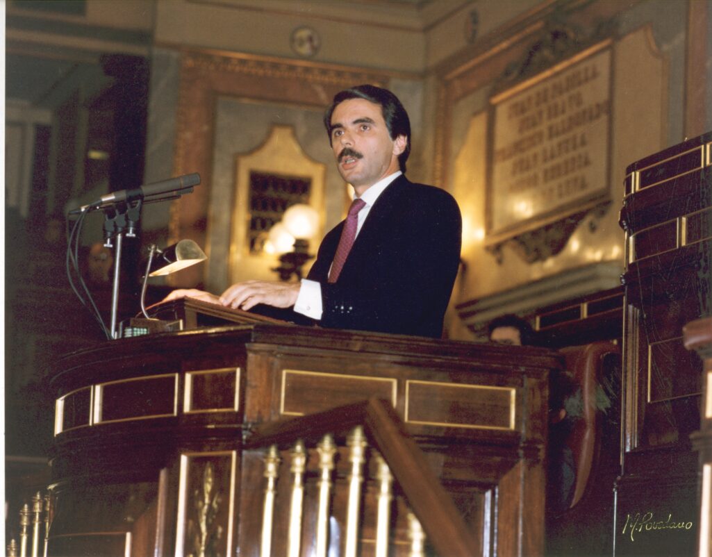 Jose Maria Aznar en la sesion de investidura de Felipe Gonzalez en 1993.