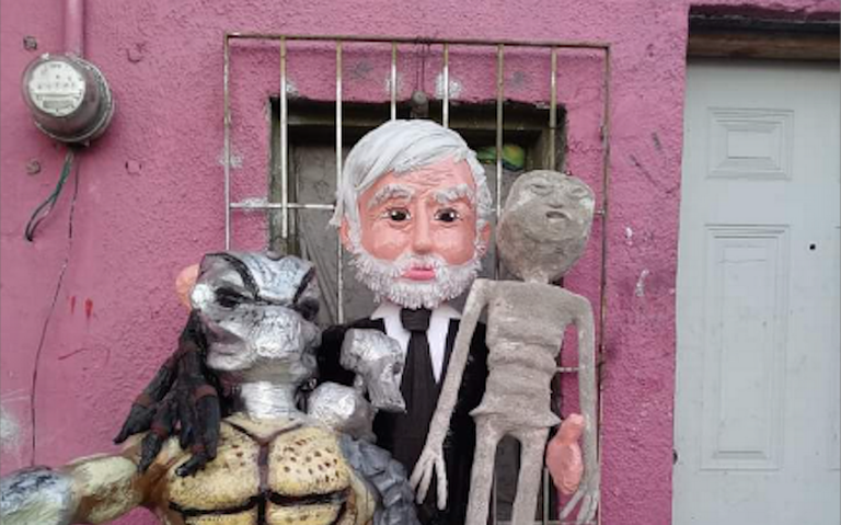 Piñata del ufologo Jaime Maussan