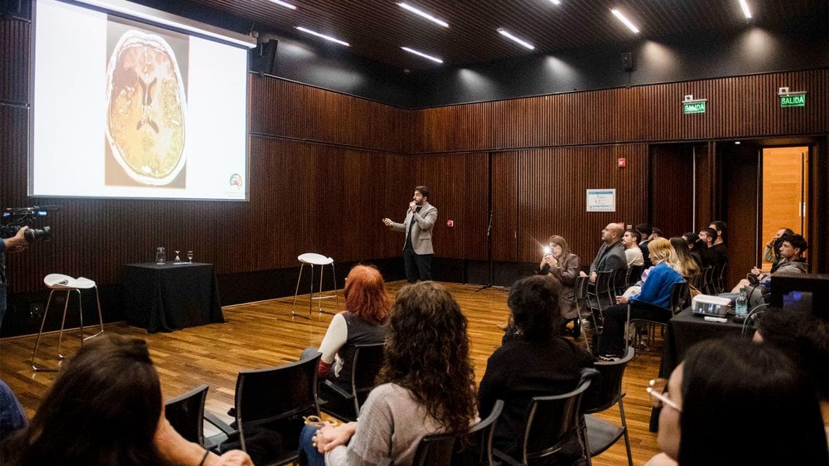 Un cirujano realizara en Argentina una intervencion cerebral a un paciente despierto - este medio
