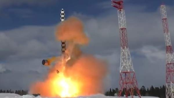 Lanzamiento del misil Satan 2