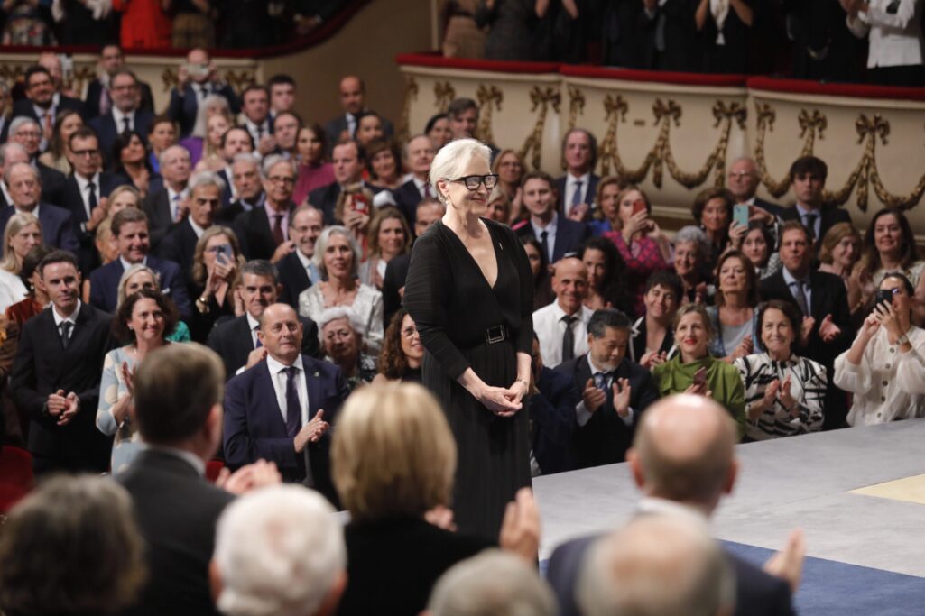 La actriz Meryl Streep asiste a la 43ª edicion de la entrega de los `Premios Princesa de Asturias 2023¿, en el teatro Campoamor, a 20 de octubre de 2023, en Oviedo, Asturias (España). El acto de entrega de los `Premios Princesa de Asturias¿ es la principal actividad que desarrolla la Fundacion Princesa de Asturias, una institucion privada sin animo de lucro cuyos objetivos son contribuir a la exaltacion y promocion de los valores cientificos, culturales y humanisticos y consolidar los vinculos existentes entre el Principado de Asturias y el titulo que tradicionalmente ostentan los herederos de la Corona de España. La jornada esta considerada como uno de los actos culturales mas importantes de la agenda internacional...20 OCTUBRE 2023;PREMIOS;PRINCESA DE ASTURIAS;REALEZA;ASTURIAS;..Jorge Peteiro / Europa Press..20/10/2023[[[EP]]]