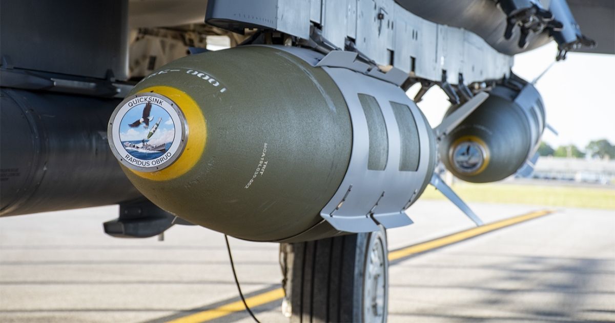 Las bombas cuentan con el kit de orientacion JDAM de Boeing.