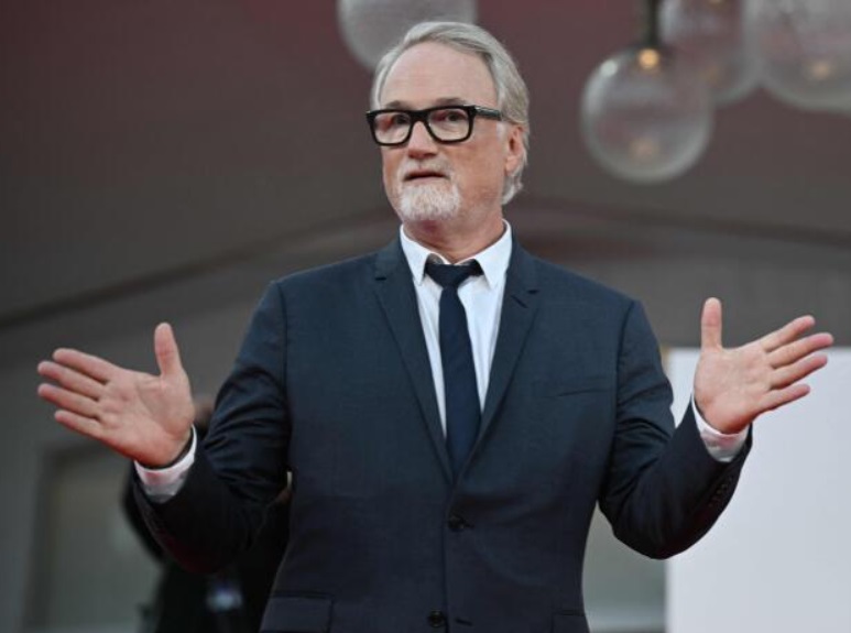 David Fincher pone a Netflix por encima de los cines, los cuales describio como lugares "malolientes y grasientos” < Cultura Geek