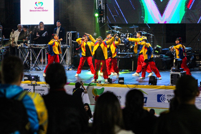 Con fuego, danza y musica despidieron los Juegos Deportivos Nacionales en Manizales