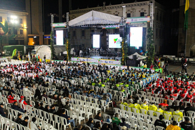 Con fuego, danza y musica despidieron los Juegos Deportivos Nacionales en Manizales