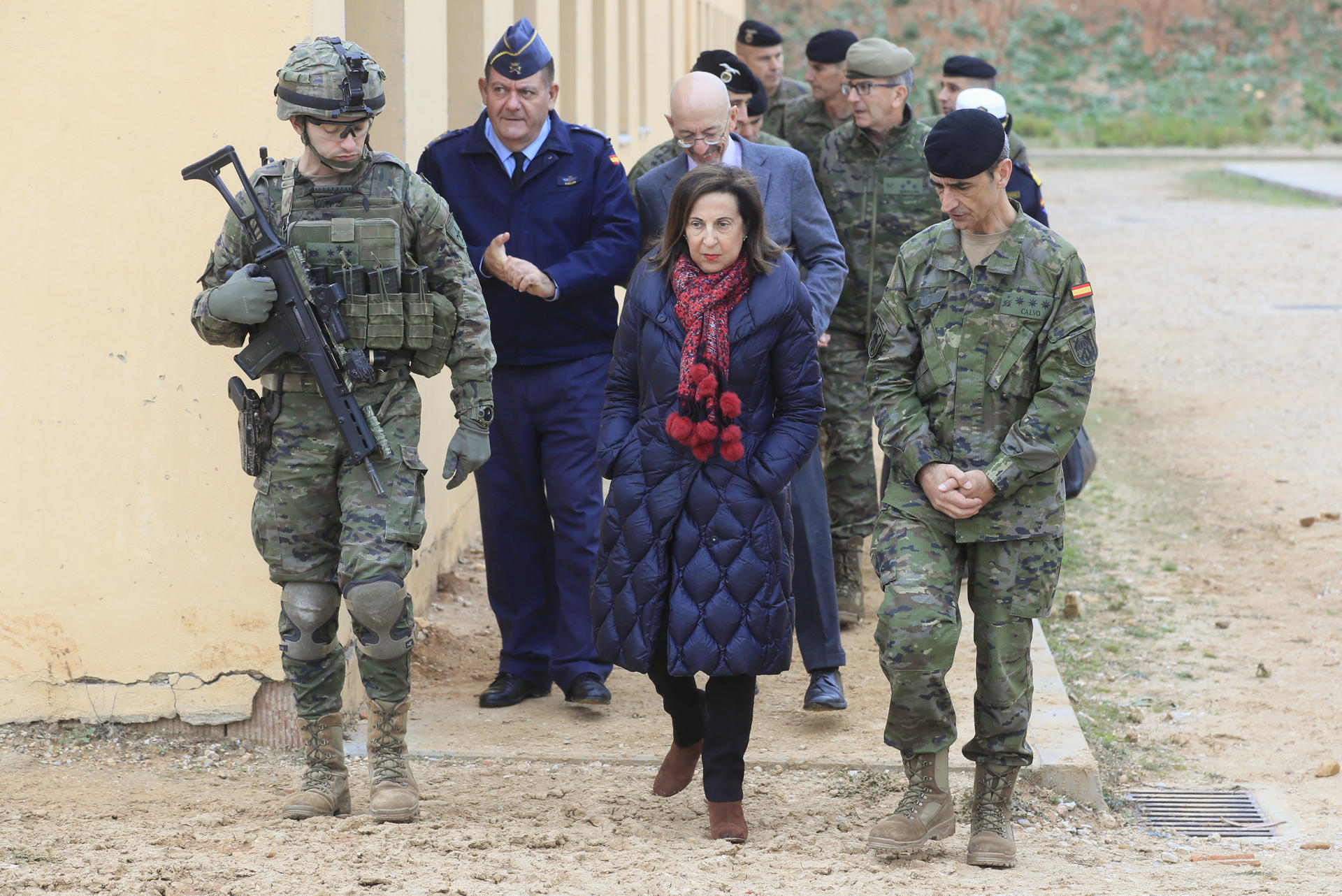 La ministra de Defensa en funciones, Margarita Robles, durante su visita a la Brigada Almogavares VI de Paracaidistas.