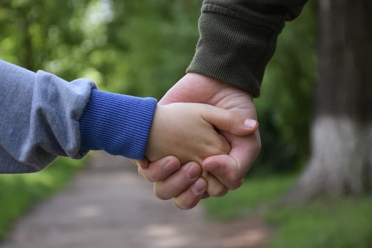Adopcion: la gratuidad del proceso no esta garantizada en todo el pais - este medio