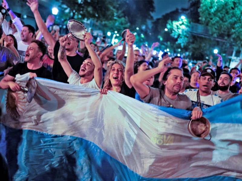Por segunda noche consecutiva, cacerolazos en todo el pais contra el DNU de Milei
