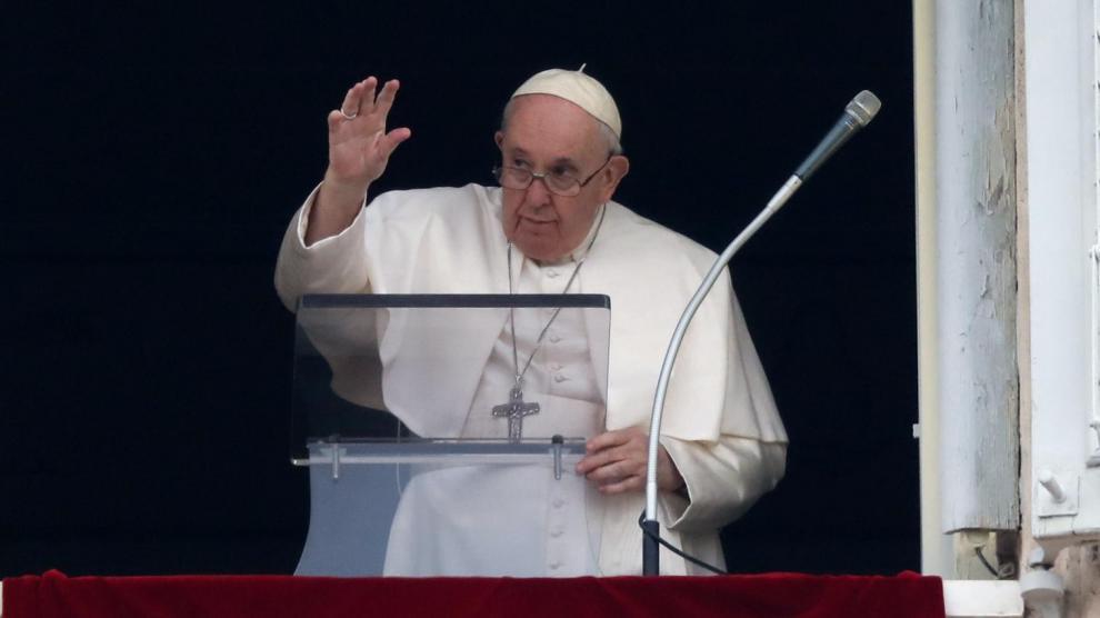 El papa Francisco sera operado hoy en el hospital Gemelli de Roma por riesgo de obstruccion intestinal y tendra que estar ingresado durante varios dias, informo el Vaticano.