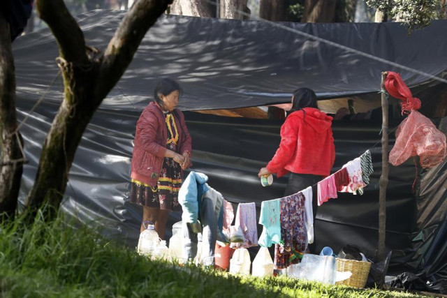 El Parque Nacional de Bogota oculta la realidad de indigenas desplazados por la violencia