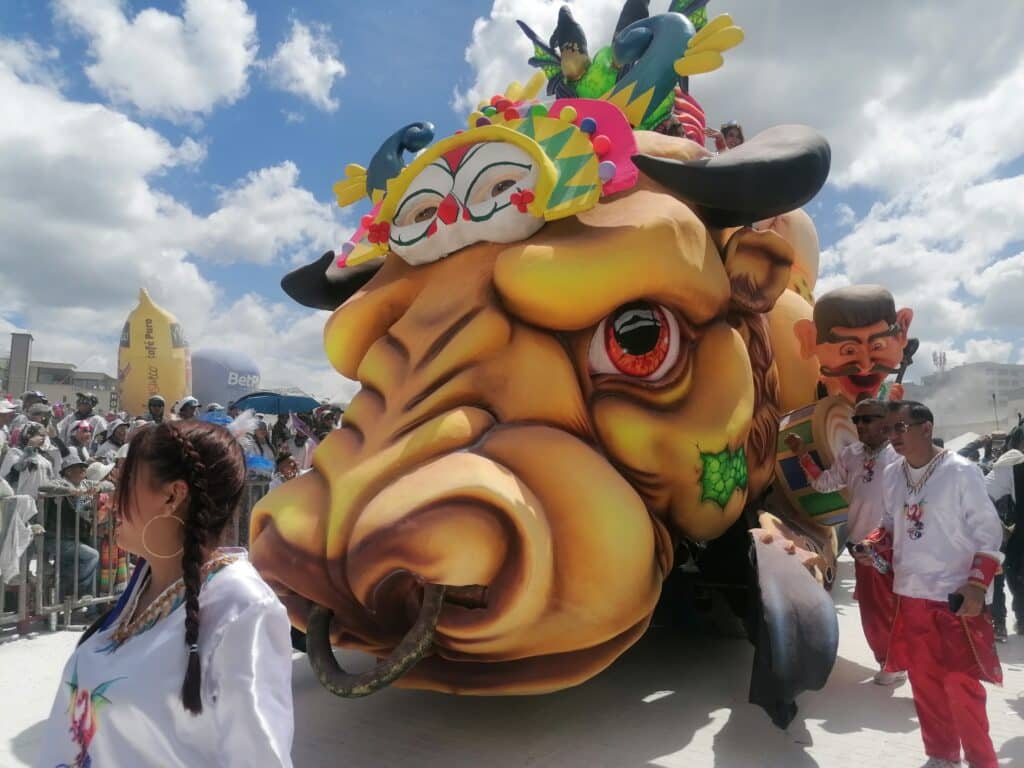 mejores carrozas del desfile magno