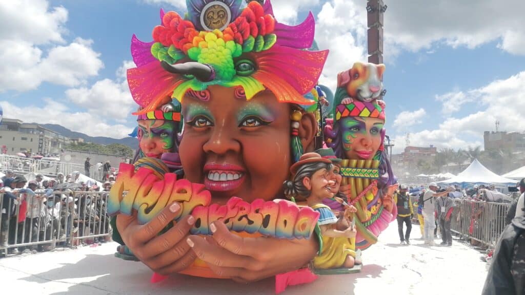 mejores carrozas del desfile magno