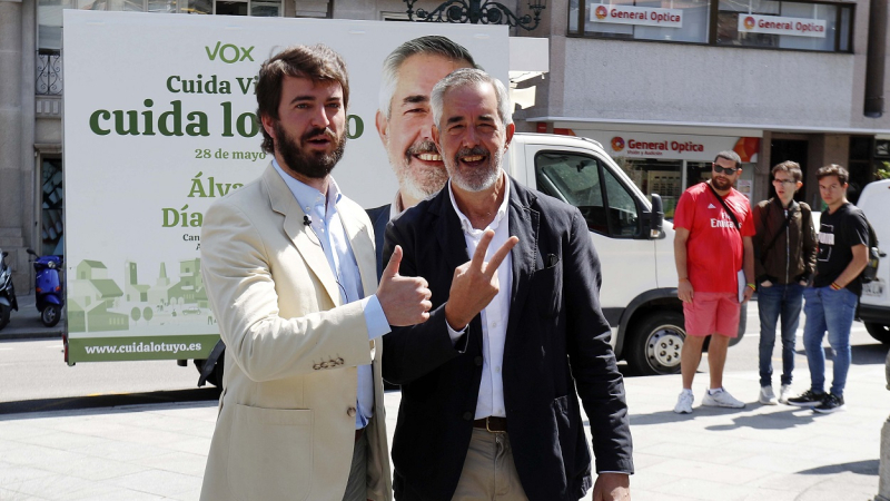 Juan Garcia-Gallardo junto al candidato de Vox a la Xunta de Galicia, Álvaro Diaz-Mella. EP