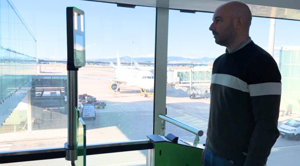 Vueling se convierte en la primera aerolinea de España en aplicar el reconocimiento facial.