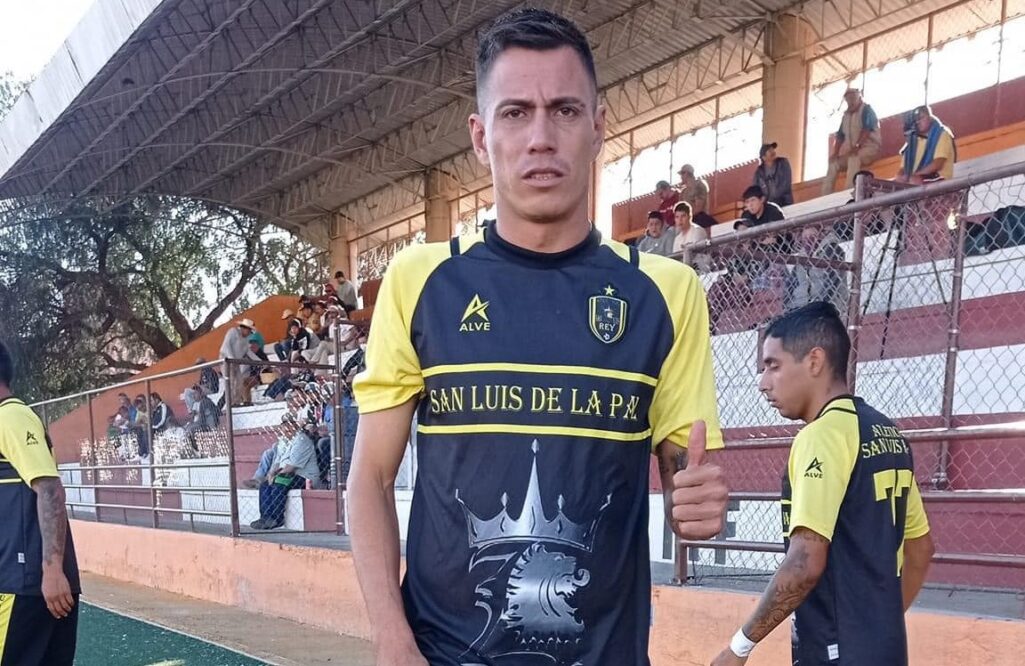 El futbolista Sergio Jauregui, con la camiseta del Atletico San Luis Rey,