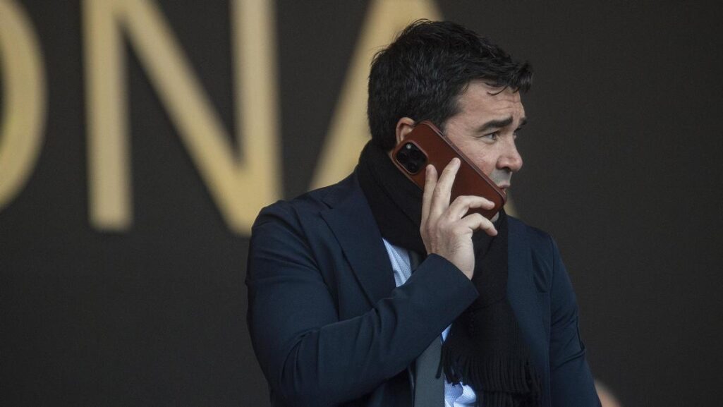 Deco, en el palco de Montjuïc antes de empezar el partido de Liga entre Barça y Getafe.