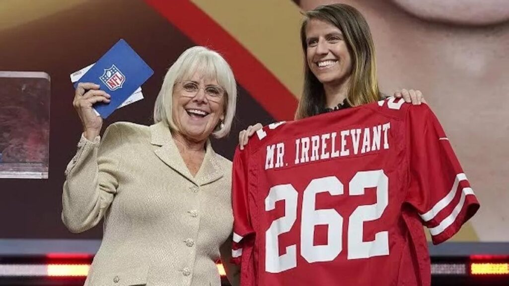 La camiseta reservada para Purdy en 2022 por el numero 262 del draft.