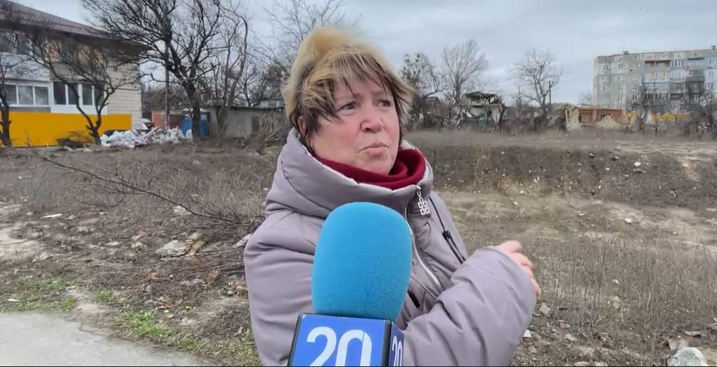 Lidiya muestra el paisaje desolador que rodea ahora su ciudad.