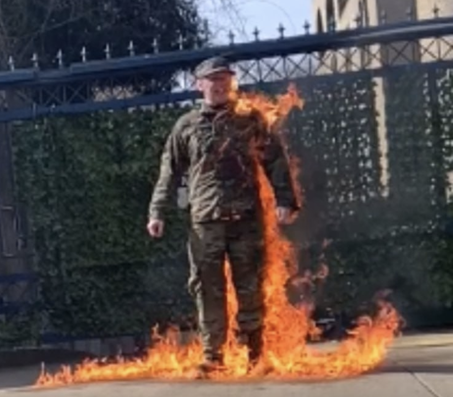 Un soldado se quema a lo bonzo en EE UU