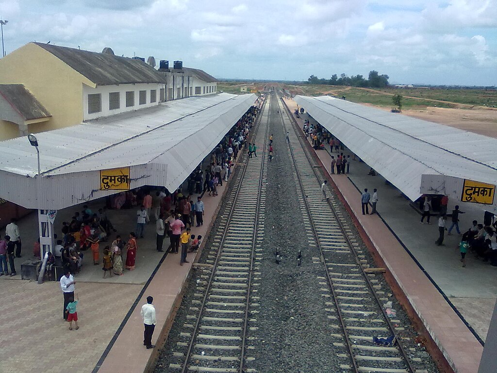 Imagen de la estacion de tren de Dumka, en la India.