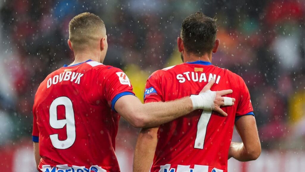 Dovbyk y Stuani tras el gol del uruguayo en el tiempo añadido que le dio el triunfo al Girona sobre el Betis en Montilivi.