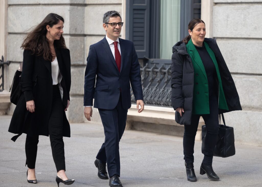El ministro de la Presidencia, Relaciones con las Cortes y Justicia, Felix Bolaños, a su llegada a la XI Edicion de la Cumbre de Mujeres Juristas, en el Congreso de los Diputados, a 7 de marzo de 2024, en Madrid (España). La celebracion se ha realizado a solicitud del Ilustre Colegio de la Abogacia de Madrid, un dia antes de la celebracion del 8-M y sin un acuerdo por la renovacion del CGPJ. El acto coincide con el dia en el que se ha firmado un acuerdo entre PSOE, Junts y ERC para la ley de amnistia. 07 MARZO 2024;MADRID;CONGRESO DE LOS DIPUTADOS;BOLAÑOS;XI EDICION CUMBRE DE MUJERES JURITAS Eduardo Parra / Europa Press 07/3/2024