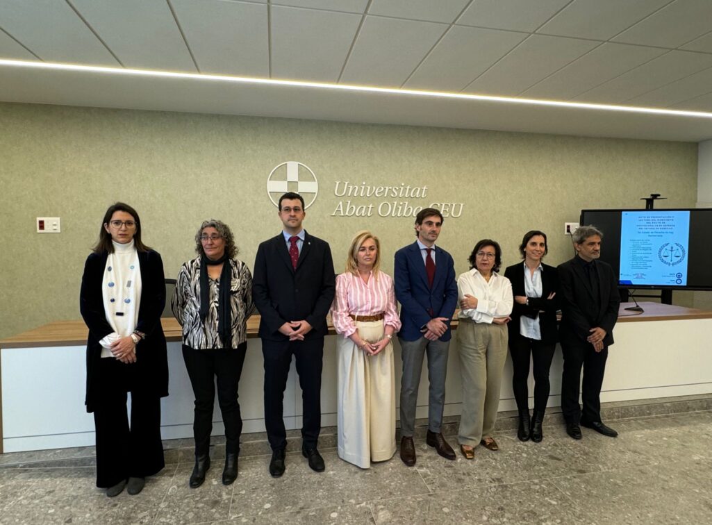 Asociaciones de juristas presentan un manifiesto por el Estado de derecho y critican la amnistia.