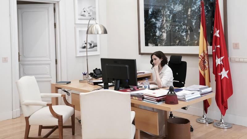 Ayuso confiesa que no sabe donde estan las mascarillas y respiradores que supuestamente compro a China Ayuso confiesa que no sabe donde estan las mascarillas y respiradores que supuestamente compro a China