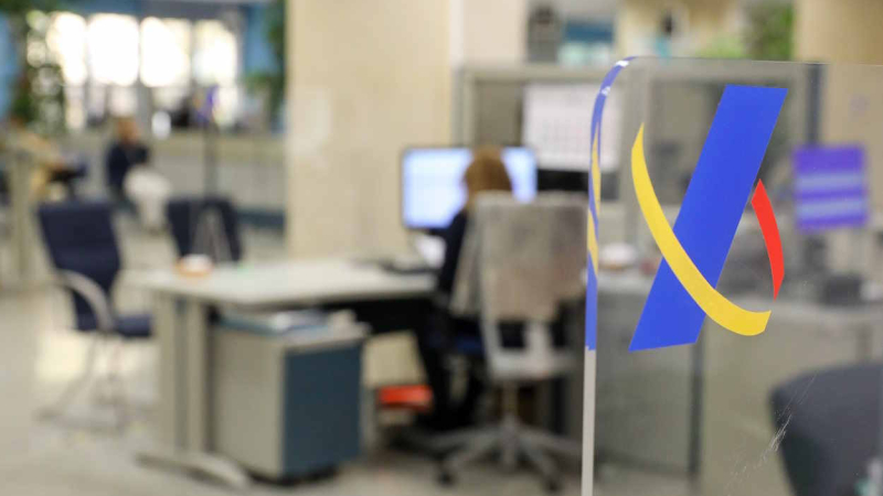 Logo de la Agencia Tributaria en una de las oficinas. EP Logo de la Agencia Tributaria en una de las oficinas. EP