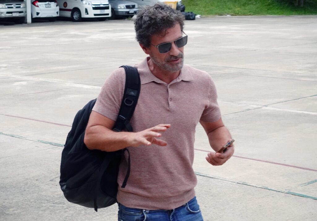 Rodolfo Sancho, ante la prensa en Tailandia.