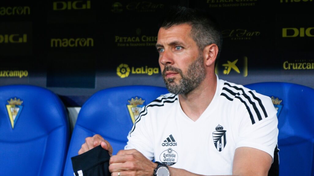 Paulo Pezzolano en un partido frente al Cadiz