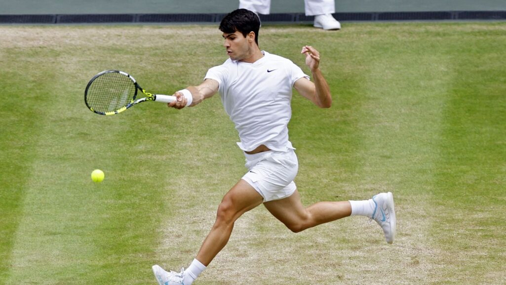 Carlos Alcaraz, favorito de la aficion londinense para la final de Wimbledon