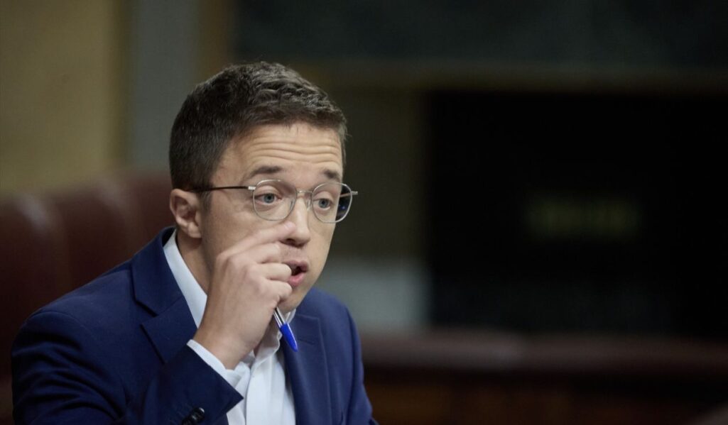 El diputado de Sumar y lider de Mas Pais, Iñigo Errejon, interviene durante una sesion de control al Gobierno, en el Congreso de los Diputados,